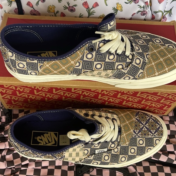 Vans Men’s Authentic Patchwork 
Geo Trek Navy
VN0A7Q4ONVY
Sneakers - Picture 3 of 16